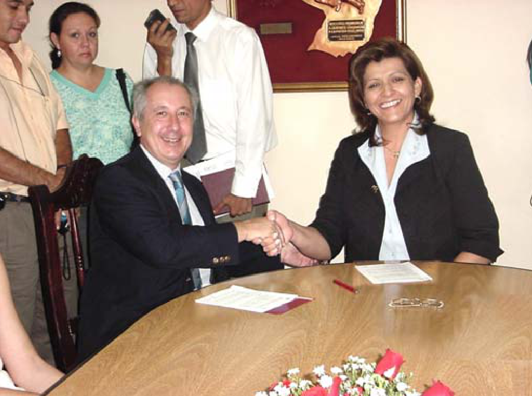 2004-02-17 - Firma de convenio con el MEC - Jordi Robinat y Blanca Ovelar